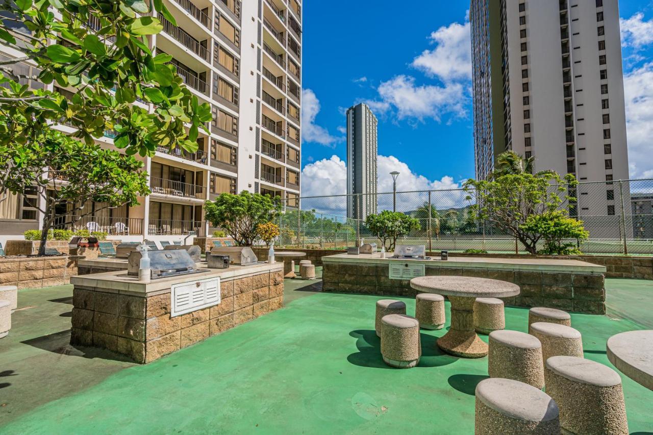 Free Parking, Pool, Sauna, Spa, Wifi, Bbq, Ac - Waikiki Banyan هونولولو المظهر الخارجي الصورة